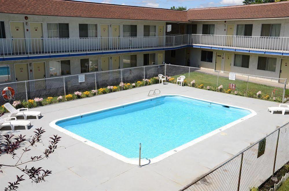 פייר Capitol Inn & Suites מראה חיצוני תמונה