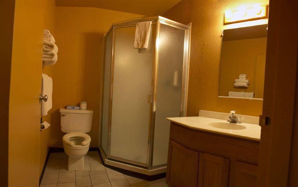פייר Capitol Inn & Suites מראה חיצוני תמונה