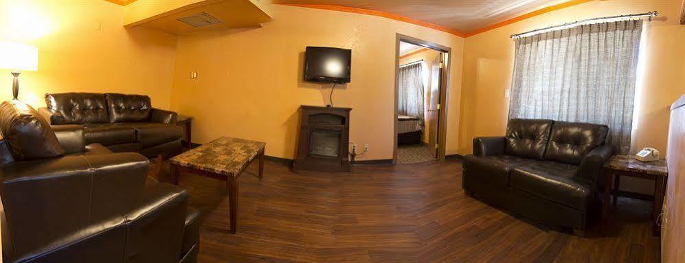 פייר Capitol Inn & Suites מראה חיצוני תמונה