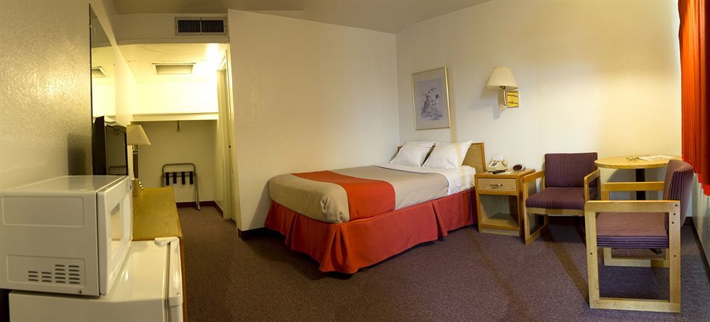 פייר Capitol Inn & Suites מראה חיצוני תמונה