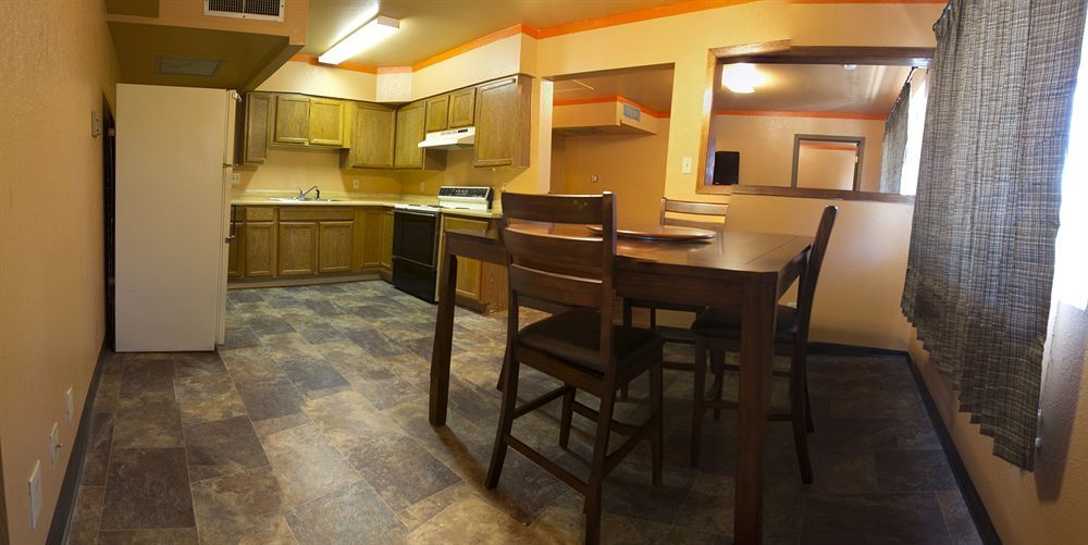 פייר Capitol Inn & Suites מראה חיצוני תמונה