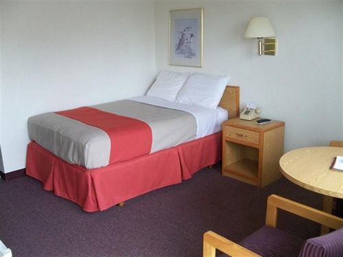 פייר Capitol Inn & Suites מראה חיצוני תמונה