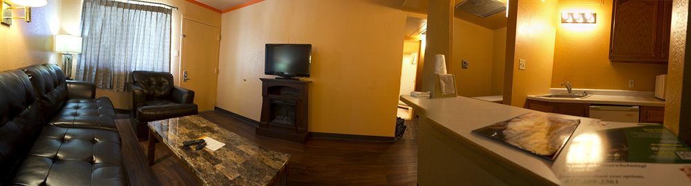 פייר Capitol Inn & Suites מראה חיצוני תמונה