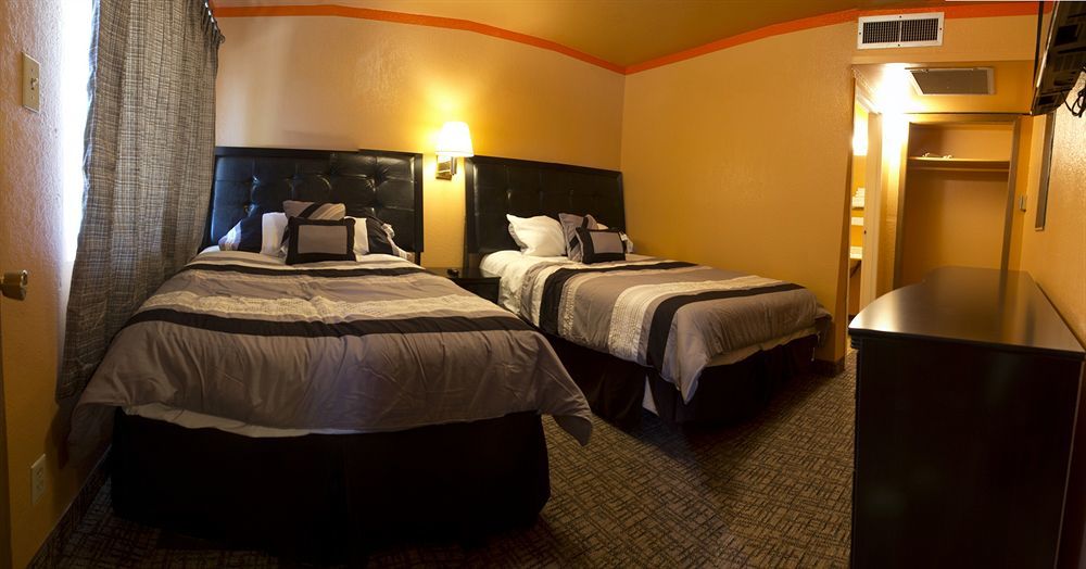 פייר Capitol Inn & Suites מראה חיצוני תמונה