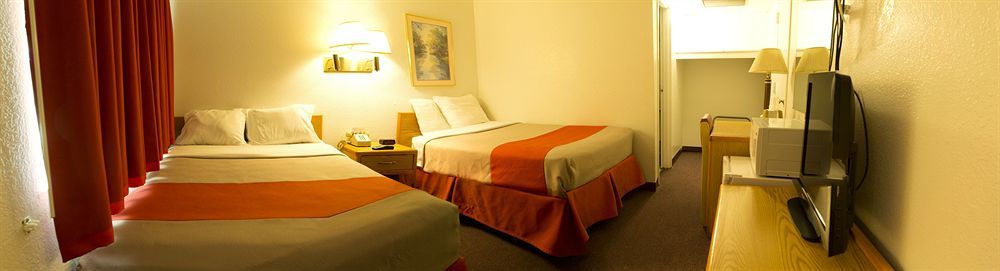 פייר Capitol Inn & Suites מראה חיצוני תמונה